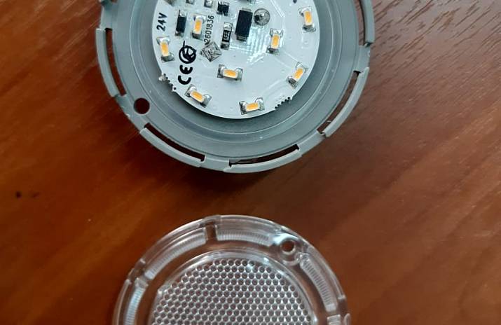 Лампа LED 24В с держателем без колпака 